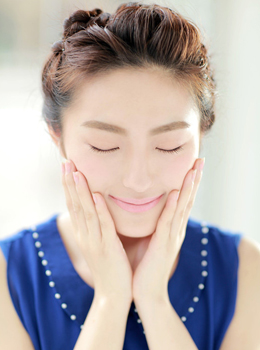 女性晒后不修复皮肤很受伤