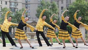 ���չ㳡��