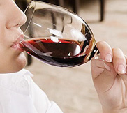 女人喝酒后胃难受怎么办 少喝多讲