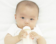 判别孩子是否得了疝气