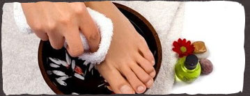 女人在晚上9点泡脚 养肾脏